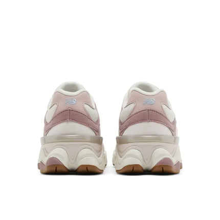 New Balance 9060 Rosa Claro