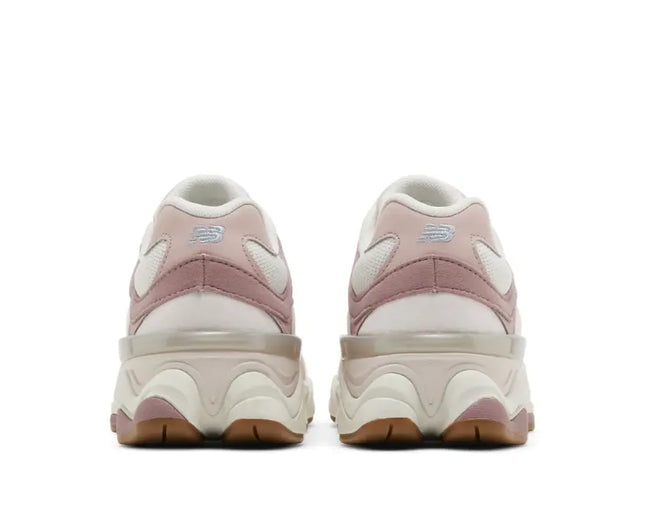 New Balance 9060 Rosa Claro